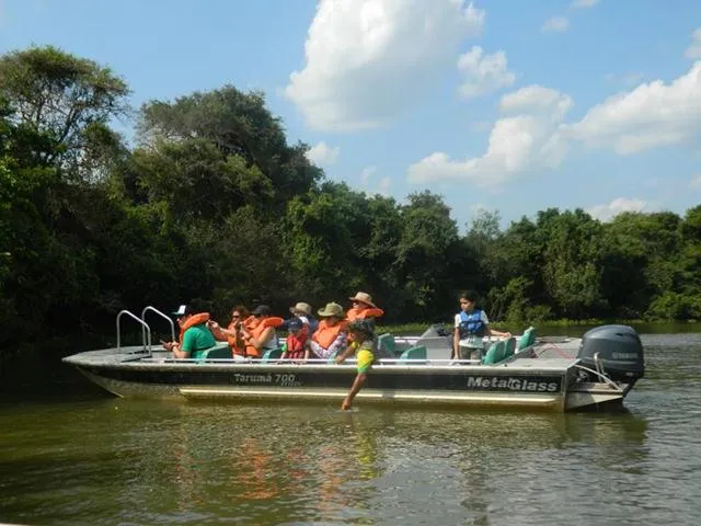 Passeio de barco no Pantanal